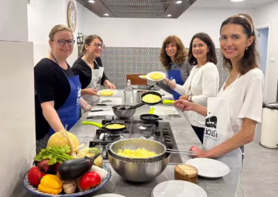 alumnas de español aorendiendo tortilla española